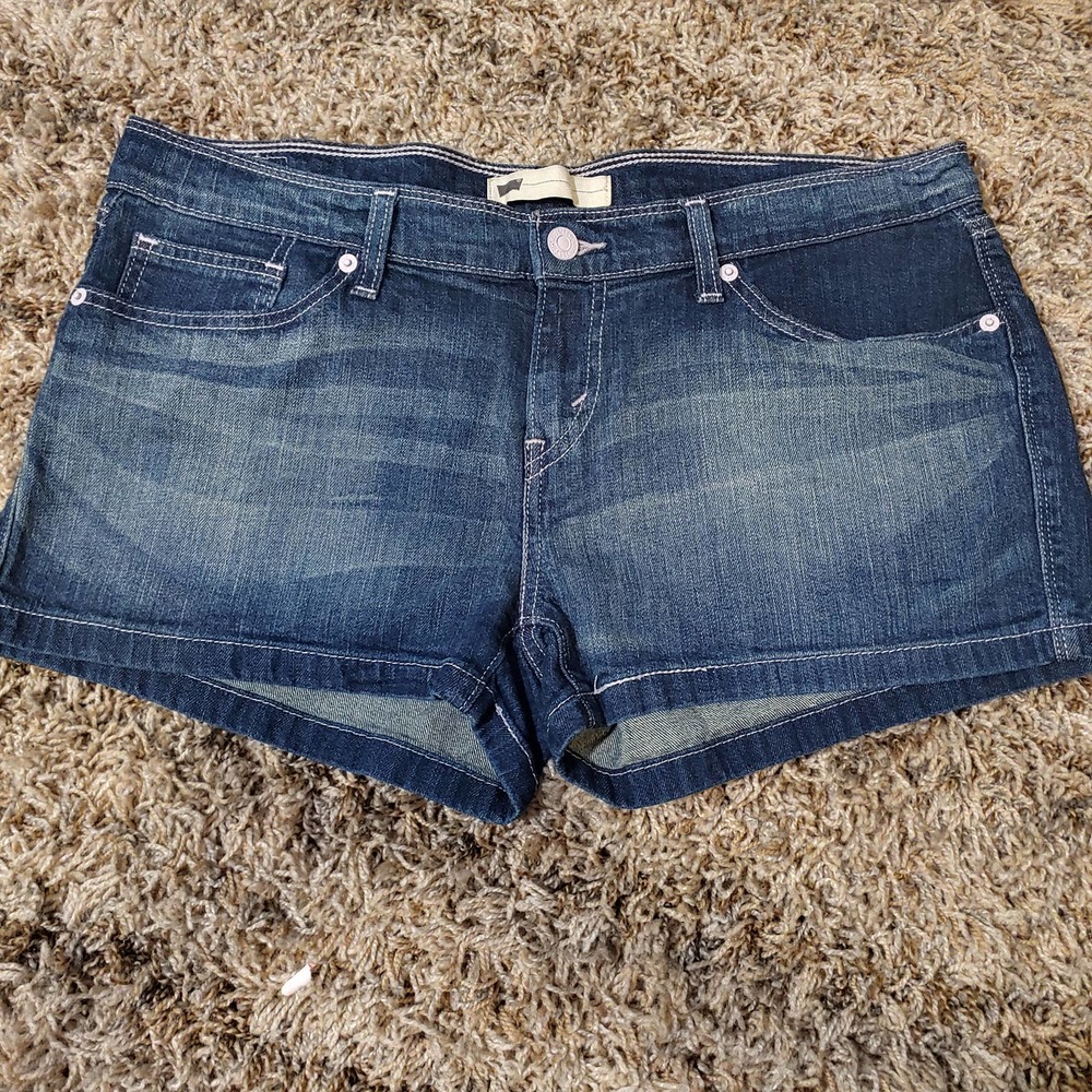 Womens Denim Levi Shorts sz 32